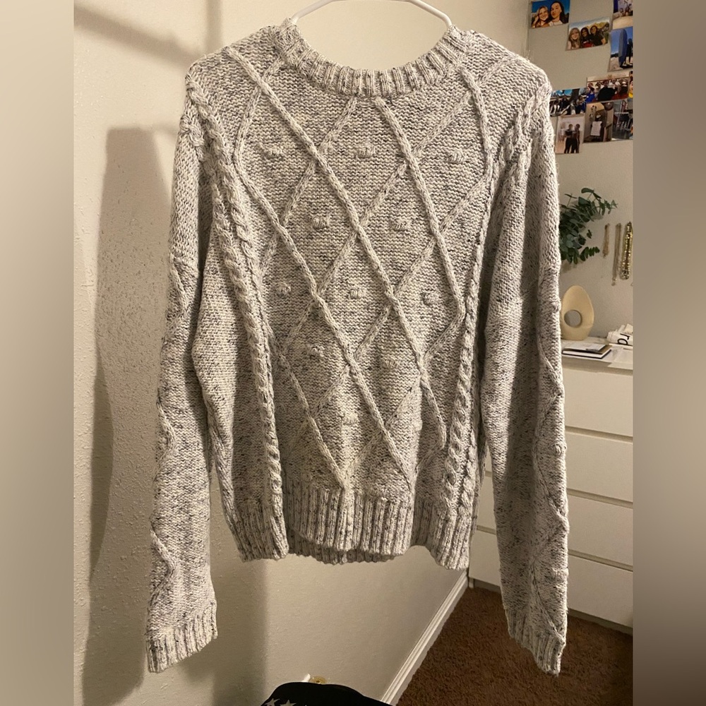 grey knit sweater